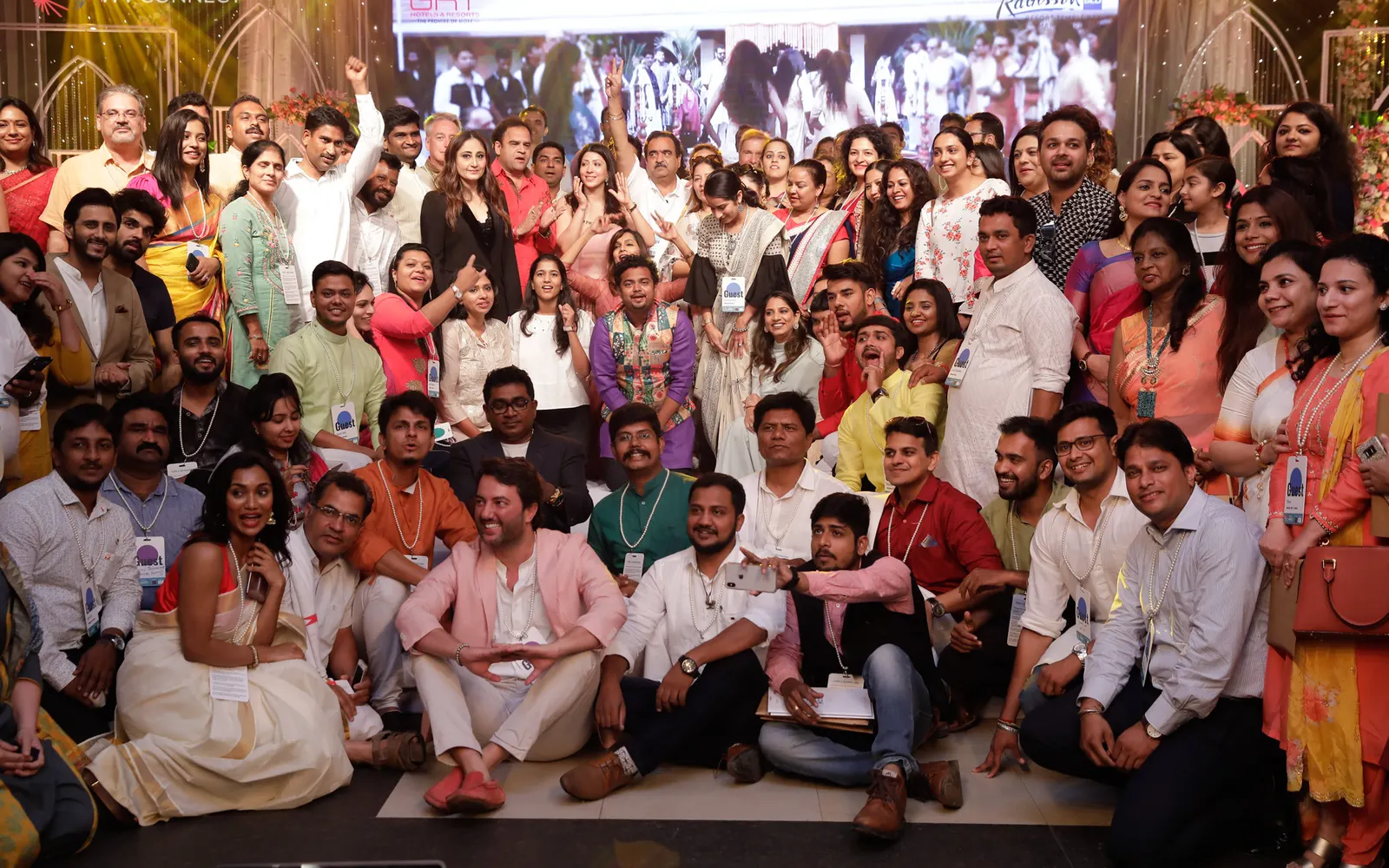 The Season 1 family photo — 400+ leaders at Radisson Blu Temple Bay, 2019